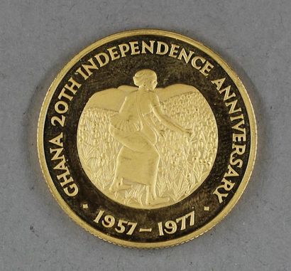 null *Une pièce de 2 pounds du Ghana en or 1977 pour le 20ème anniversaire de l'Indépendance.
Pds...