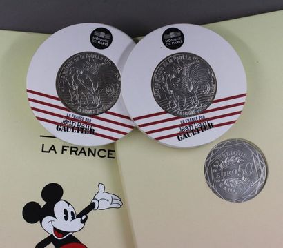 null LA MONNAIE DE PARIS
Deux pièces de 50 FF 2018 en argent 900°/°° Mickey et la...