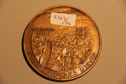 null JEUX OLYMPIQUES / Grenoble 1968.
Médaille officielle en bronze des participants...