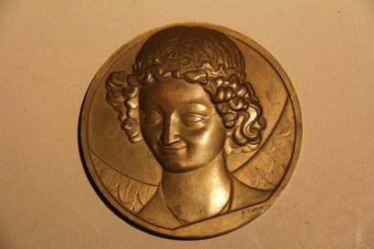 null TURIN
Médaille en bronze représentant l'Ange de Reims et un architecte
D : 9...