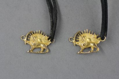 null Paire de bracelets à lacet en tissus et pendentif iranien au lion et soleil...