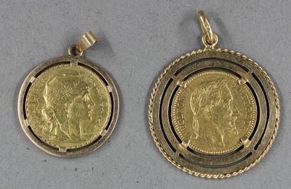 null Deux pendentifs en or jaune 18k serti d'une pièce de 20 FF en or, pds : 9,5-11,1...