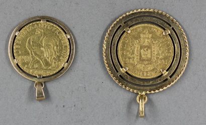null Deux pendentifs en or jaune 18k serti d'une pièce de 20 FF en or, pds : 9,5-11,1...