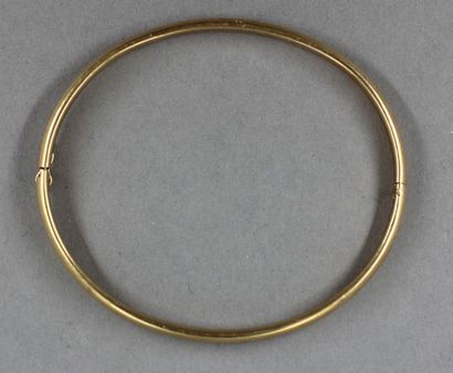 null Bracelet rigide articulé en or jaune, pds : 12,4 g.