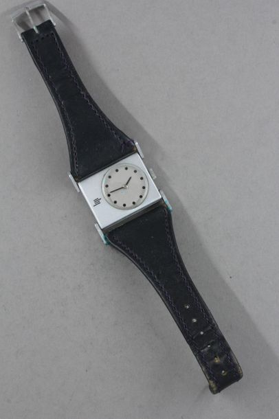 null LIP ISABELLE HEBEY
Montre boitier rectangulaire en métal bracelet cuir