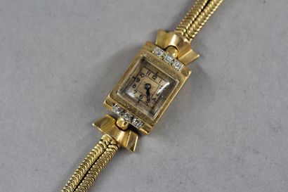null Bracelet-montre de dame en or jaune 18k et petits brillants, pds brut : 38,2...