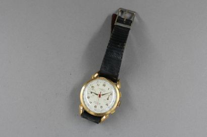 null TELDA
Montre chronographe en or jaune 18k à deux compteurs à 3 et 9h, bracelet...