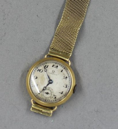 null OMEGA
Bracelet-montre de dame en or jaune 18k, cadran des secondes à 6 h.
Pds...
