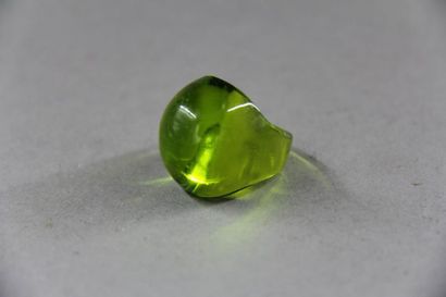 null LALIQUE
Bague cabochon en cristal transparent vert antinéa, signée, TDD : 49...