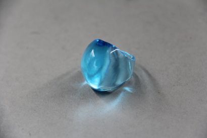 null LALIQUE
Bague cabochon en cristal incolore patiné bleu, signée, TDD : 49 (u...