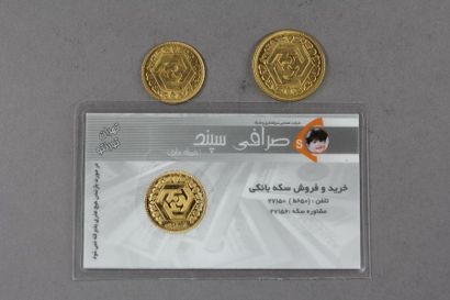 null *IRAN
Une pièce d'un Azadi et deux pièces d'1/2 Azadi en or dont une sous carte...
