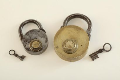 null Lot de deux beaux cadenas de la 2ème moitié du 19ème siècle : ronds à anses...