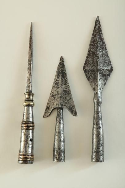 null Trois fers de lances et de piques du 16ème au 18ème siècle : pique en fer et...