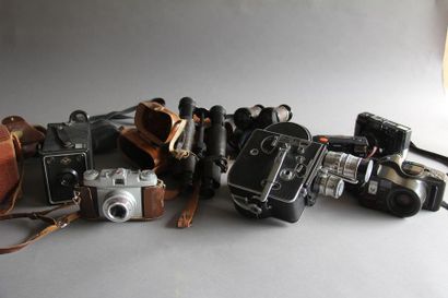 null Lot :
- Caméra PAILLARD BOLEX
- Appareil photo KODAK Pony flash
- Trois appareils...