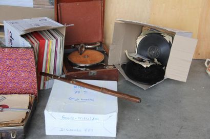 null Tourne-disques PATHE Lotonal, disques vinyles et flûte en bois (incomlplète...