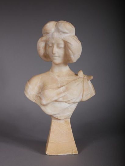 null Ecole moderne
Buste de jeune femme
Sculpture en albatre
H : 46 cm.