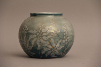 null Camille THARAUD (1870-1956) Limoges
Vase globulaire en porcelaine à décor de...
