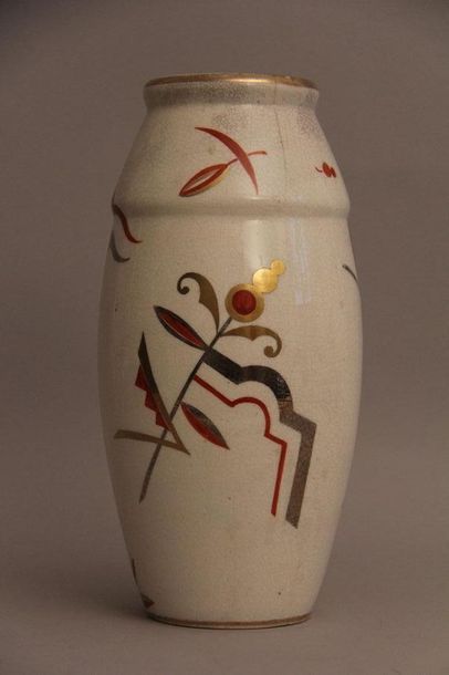 null Sainte RADEGONDE
Vase oblong en céramique à décor géométrique rouge et or sur...