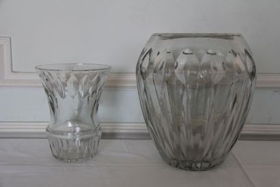 null BACCARAT
Deux vases en cristal taillé
H : 26 et 18 cm.