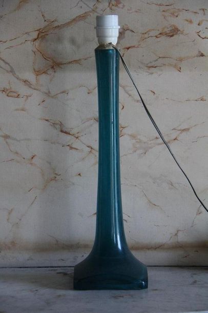 null DAUM France
Vase soliflore en verre turquoise, signée, montée en lampe
H : 42...