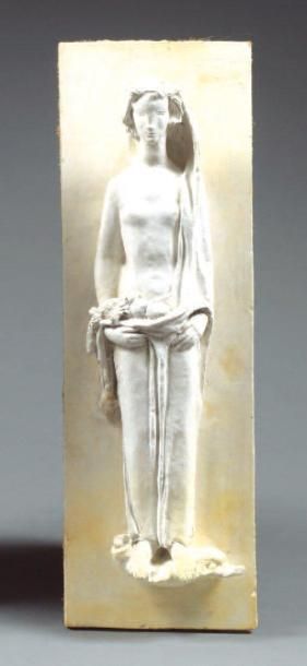 BIZETTE Andre Lindet (1888-1970) Femme debout.Bas relief en plâtre.Sujet: haut.:...