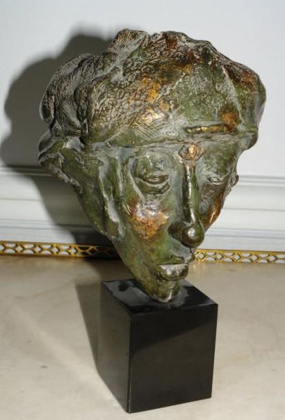 BUSATO Gualterio (né en 1941) "Masque de Calabre, 1988". Epreuve en bronze à patine...