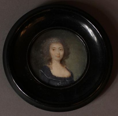 null French school of the XVIIIth c.
Portrait of a woman with a blue
dress Round...