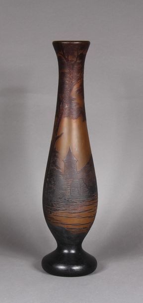 null Richard BURGSTHAL (1884-1944)
Vase soliflore sur piédouche. Epreuve de tirage...