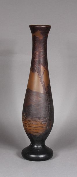 null Richard BURGSTHAL (1884-1944)
Vase soliflore sur piédouche. Epreuve de tirage...