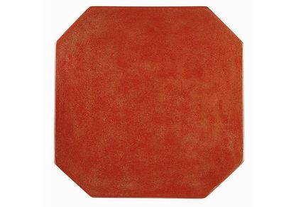 null Katsu HAMANAKA (1895-1982)
	Panneau octogonal laqué rouge orangé et or.
	33...