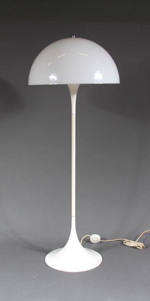 null Verner PANTON (1926-1998) - Louis POULSEN éd.
Lampe de parquet modèle Panthella...