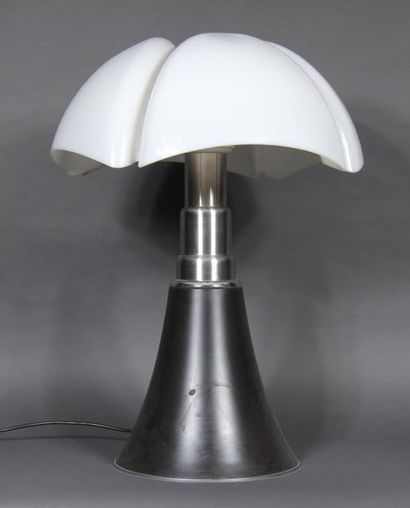 null Gaé AULENTI (1927-2012) - MARTINELLI LUCE éd.
Lampe de table, grand modèle Pipistrello...