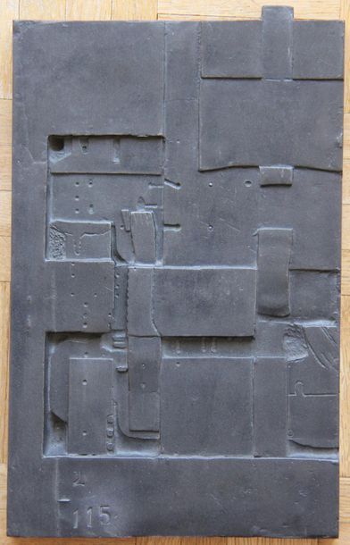 null Jason MOLFESSIS (1925-2009) 
Quatre sculptures
Trois reliefs en résine et une...