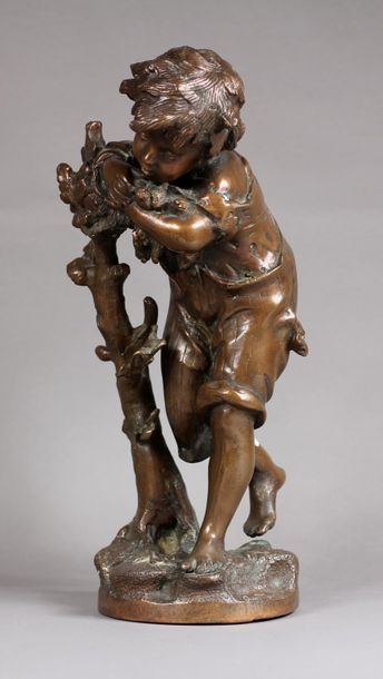 null Auguste MOREAU after
Young child holding fruits
Sculpture in bronze patina medal,...