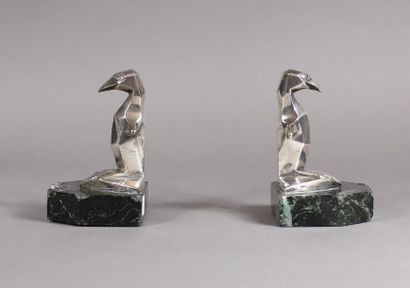 null Emmanuel BOURCART (XXth c.)
Penguin
Pair of bookends in silvered bronze and...