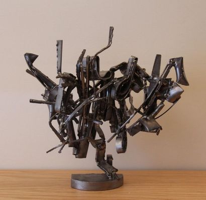 null Albert FERAUD (1921-2008)
Composition abstraite
Sculpture en métal plié, signée...