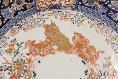 null Large oval dish in polychrome and gilded porcelain decorated with dogs of Fo...