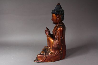 null *Sujet en bois laqué et doré, représentant le Bouddha assis en padmâsana, les...