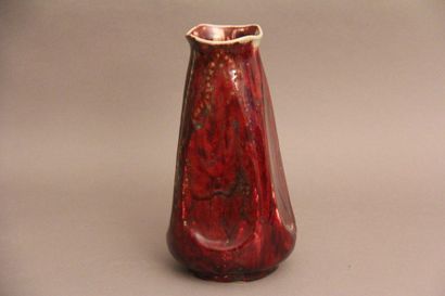 null Pierre-Adrien DALPAYRAT (1844-1910)
Grand vase en grès à corps ovoïde facetté...