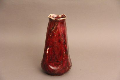 null Pierre-Adrien DALPAYRAT (1844-1910)
Grand vase en grès à corps ovoïde facetté...