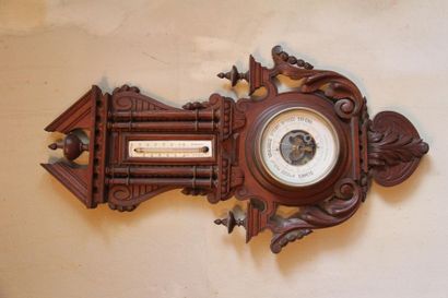 null Baromètre-thermomètre en bois naturel style Henri II
H : 70 cm.