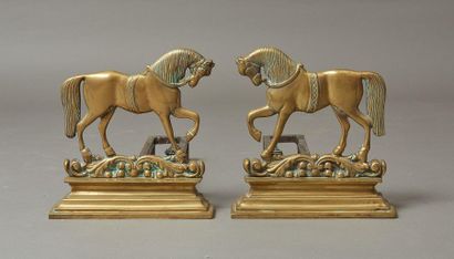 null Paire de chenets en bronze à décor de cheval
H : 27 L : 26,5 cm.