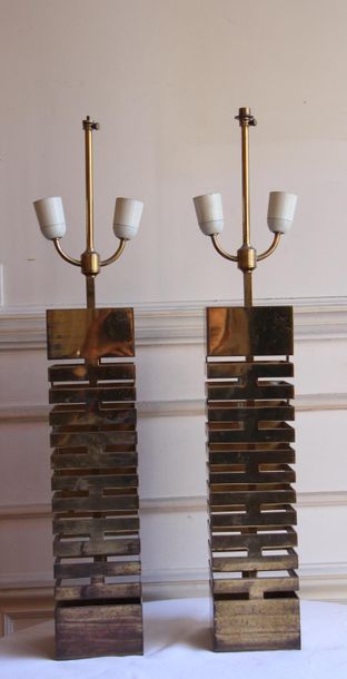 null Paire de lampes cubiques en laiton ajouré, années 80
H : 78 cm.