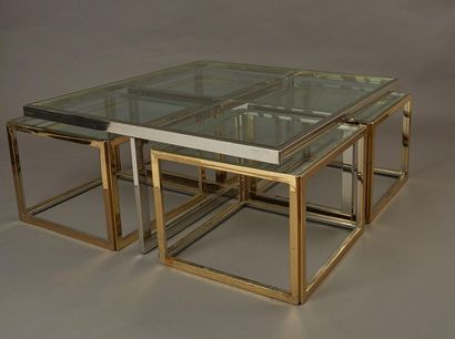 null Table basse carrée en métal chromé et doré à plateau en verre et quatre bouts...