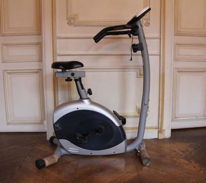 null DOMYOS
Vélo d'appartement modèle VM630 (usures)