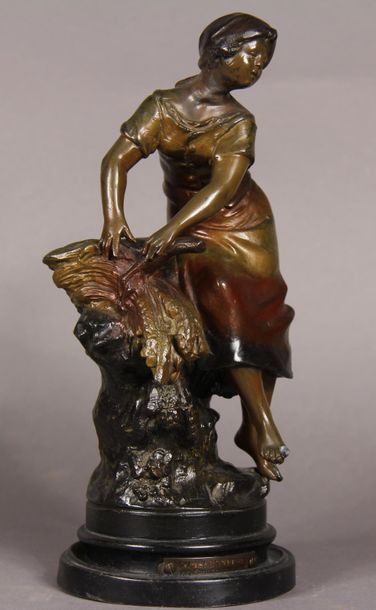 null François MOREAU d'après
Moissonneuse
Sculpture en métal patiné vert
H : 25 cm....