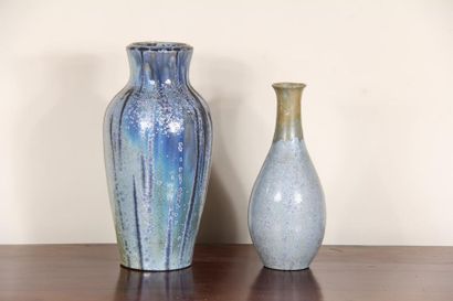 null PIERREFOND
Deux vases en grès à cristalisation bleue
H : 36 cm. (un acciden...