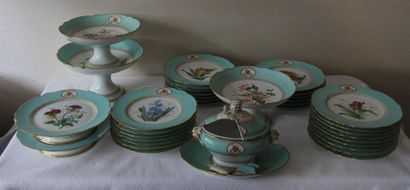 null Partie de service de table en porcelaine blanche et turquoise, chiffré, XIXème...