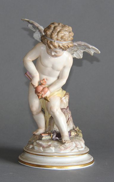 null MEISSEN
Groupe en porcelaine polychrome représentant Eros, signé
H : 28 cm.