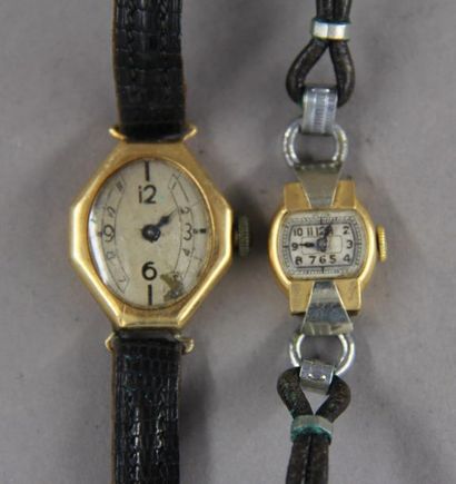 null Deux montres de dame en or jaune 18k, bracelets cuir, pds brut : 14-8,7 g.